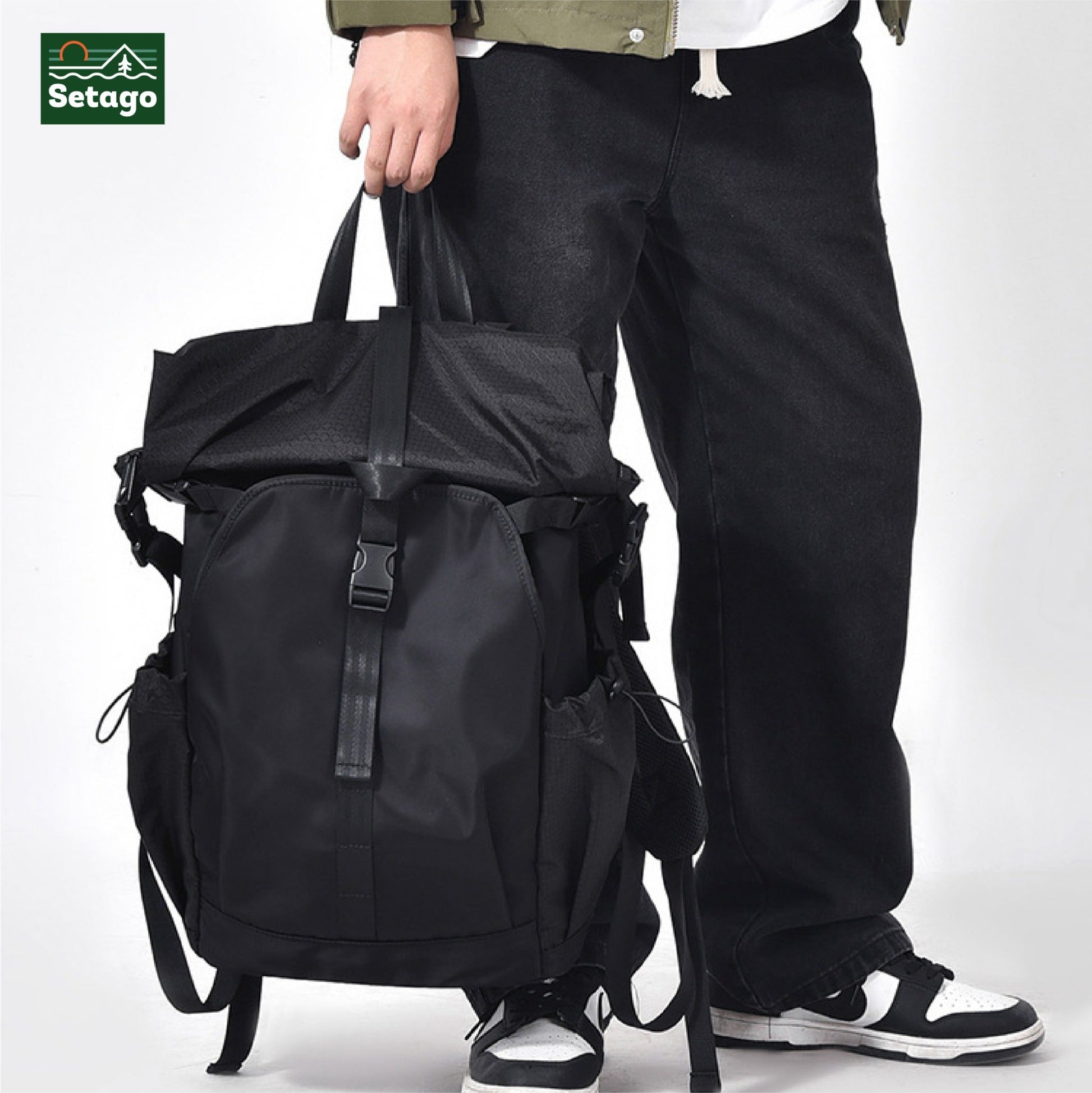 Rolltop backpack – ideal for travel and work, featuring multiple compartments, water-resistant fabric, and a dedicated laptop sleeve