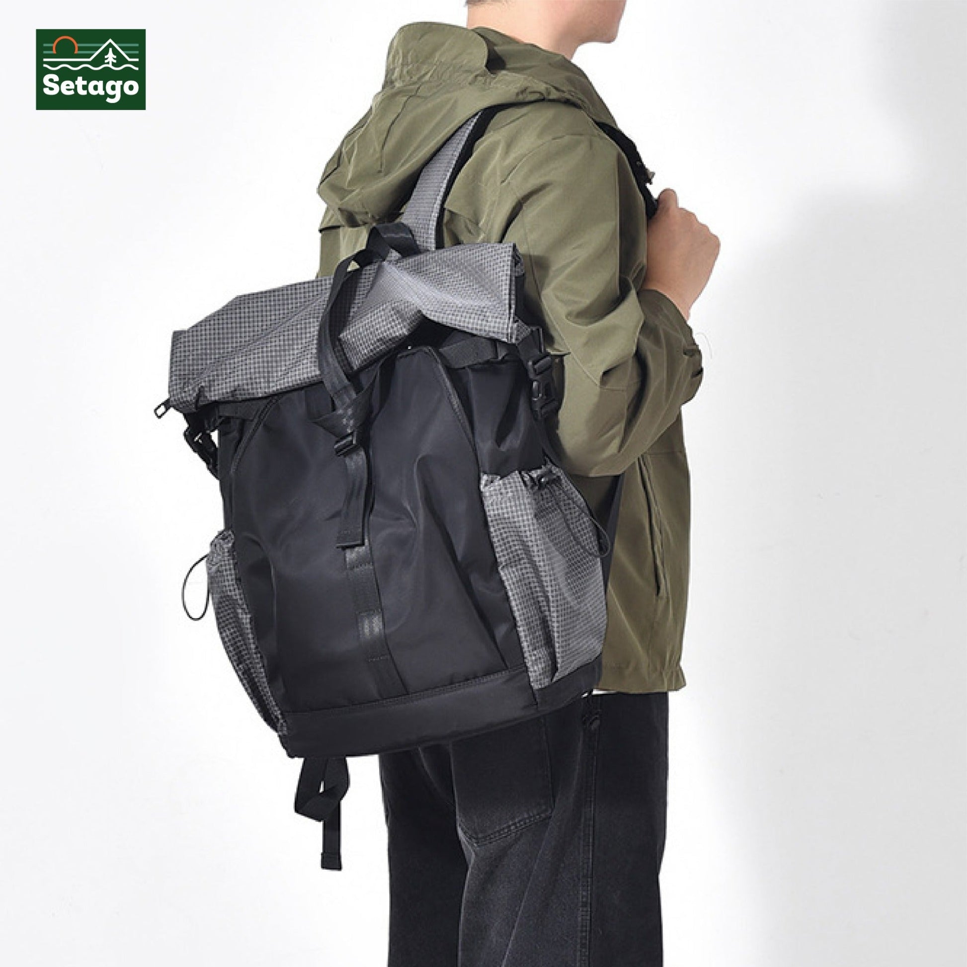 Rolltop backpack – ideal for travel and work, featuring multiple compartments, water-resistant fabric, and a dedicated laptop sleeve