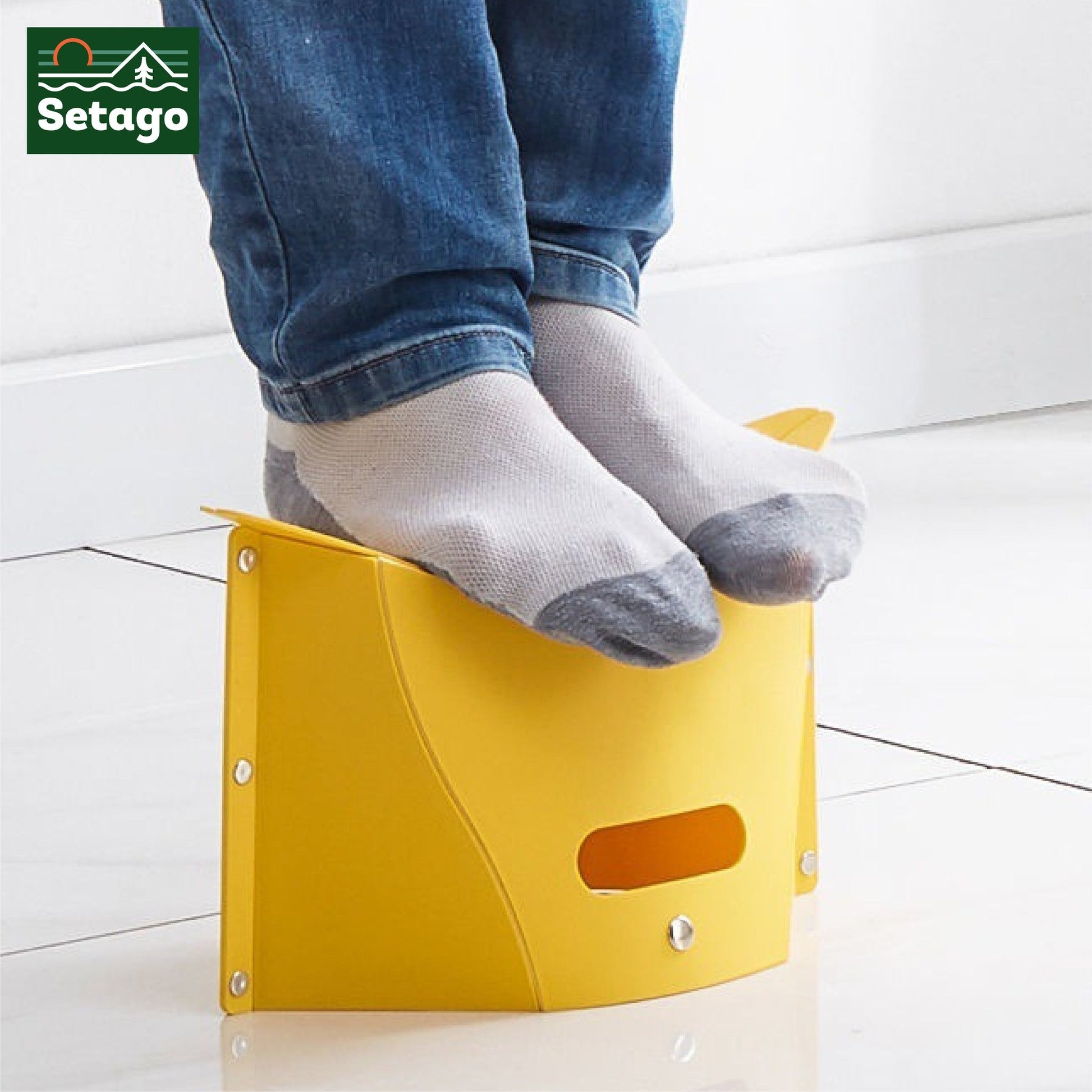 Ultra-slim foldable 'Paper Chair'